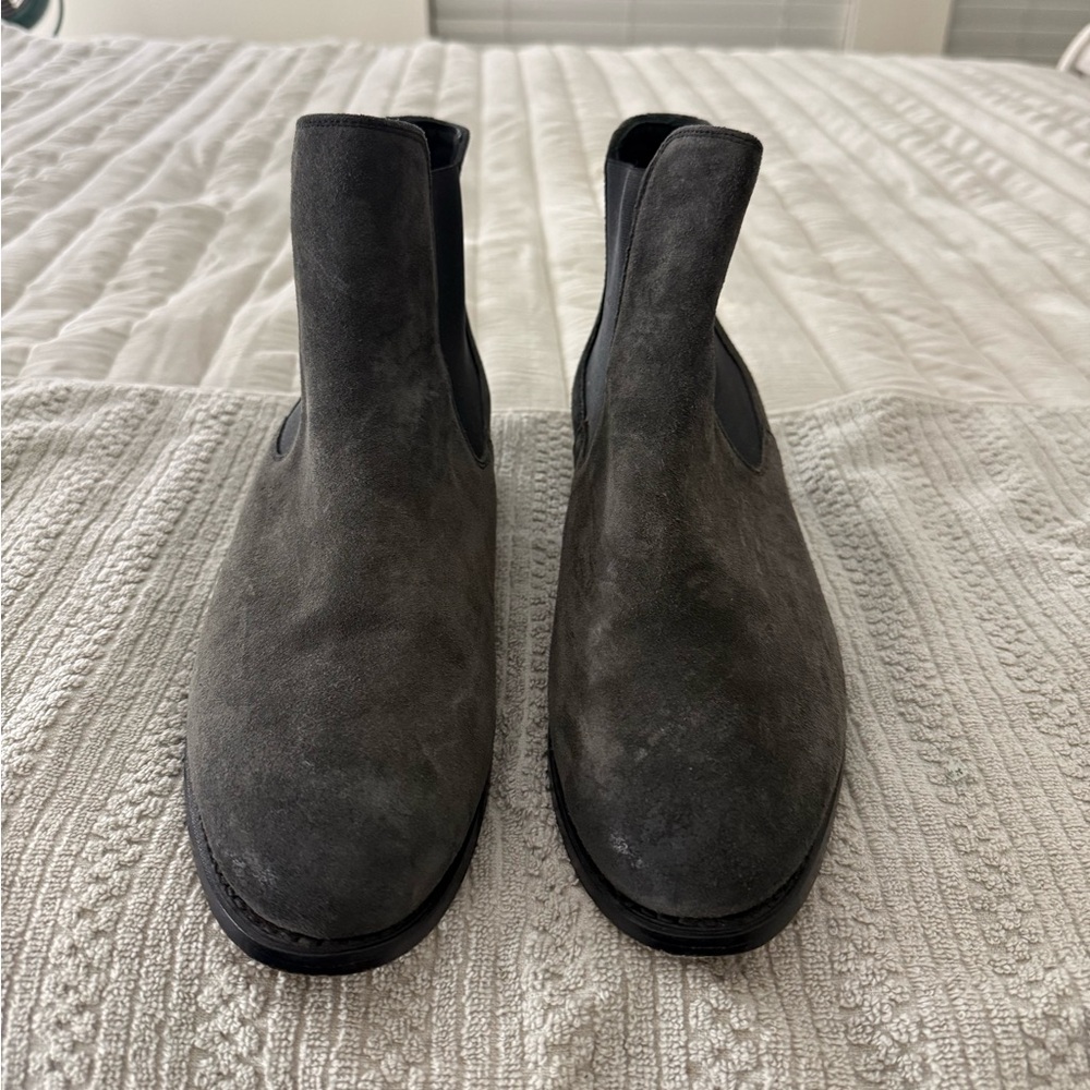 Men's Gray Suede Chelsea Boots